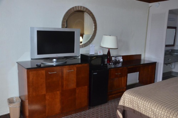 Americas Best Value Inn - Augusta Historic Downtown image 8